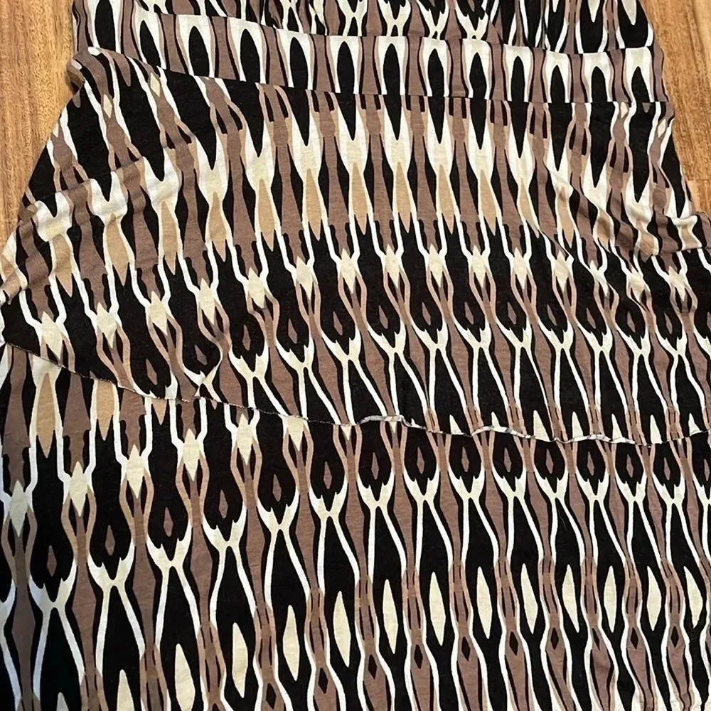 New York & Company women’s medium  dress knee tiered pattern neutral sleeveless